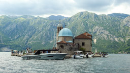 Die Kirche „Maria vom Felsen“ ist ein beliebter Wallfahrtsort.